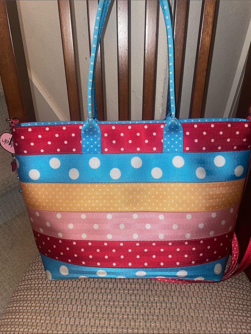 Harveys Disney Minnie Dots Colorblock Polka Dot Tote Bag with Removable Strap - Picture 2 of 5